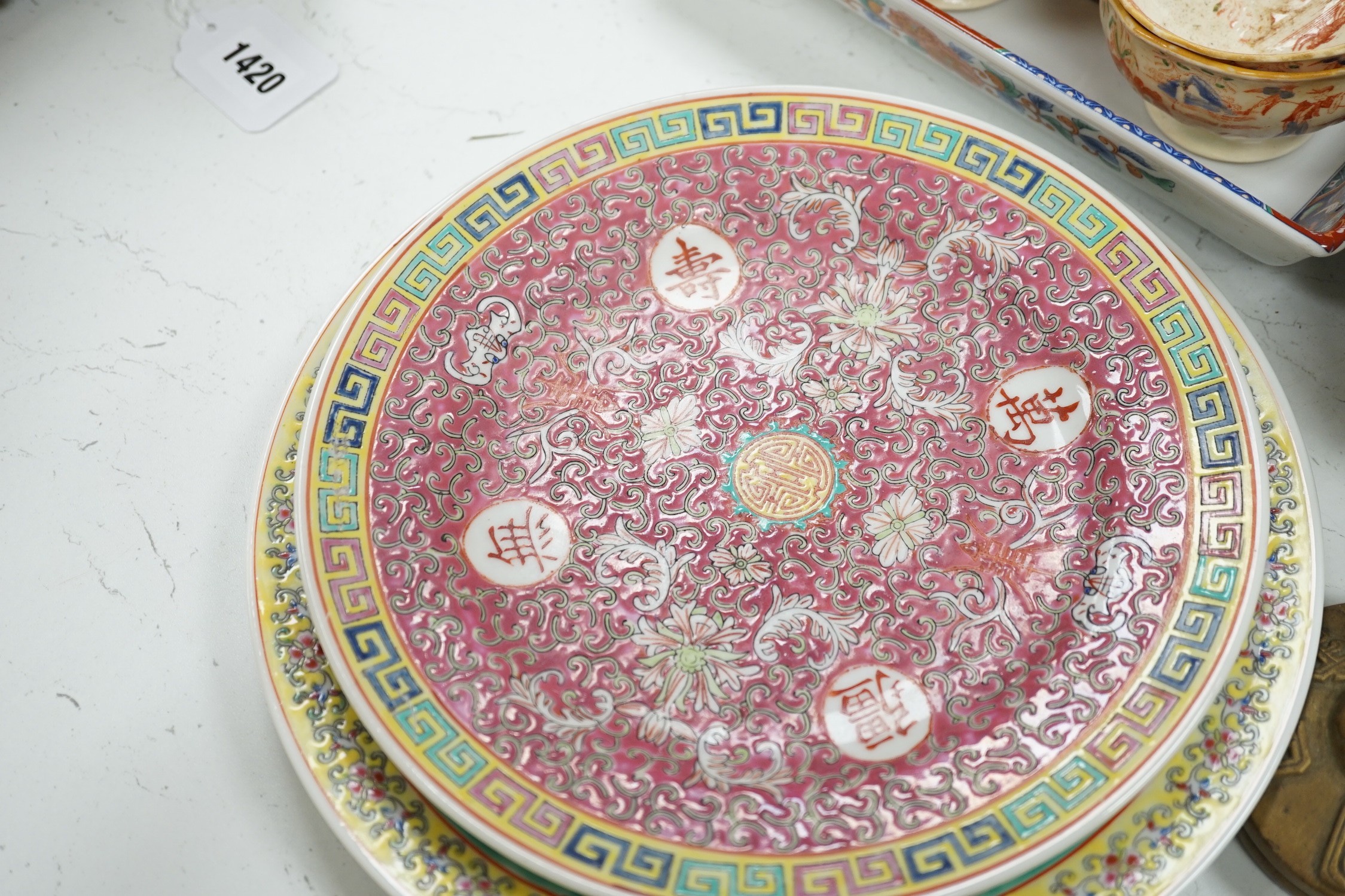 A group of mixed Chinese, Japanese and English ceramics
